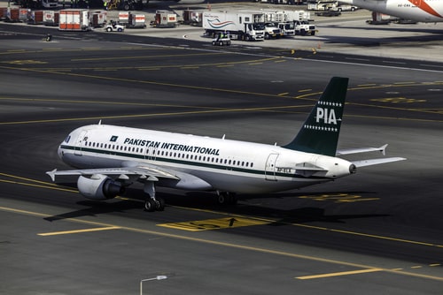 A PIA (Pakistan International Airlines) A 320 