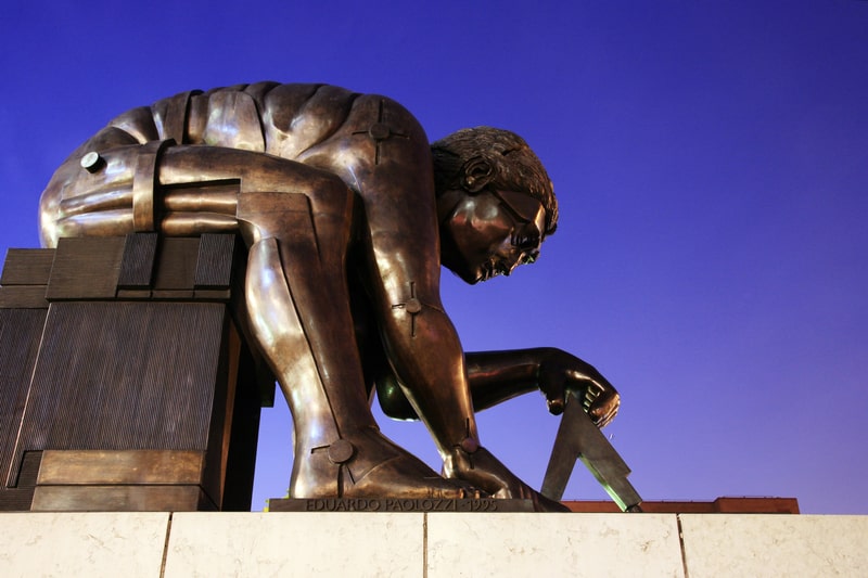 Sculpture of Newton in the piazza of the British Library, 