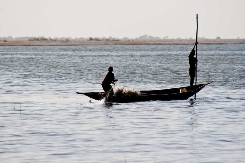 Fishermen in a pirogue in the river Niger facts