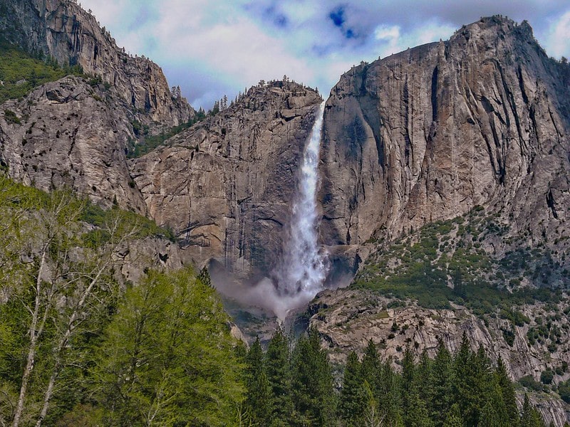 Yosemite National Park - Upper falls. 