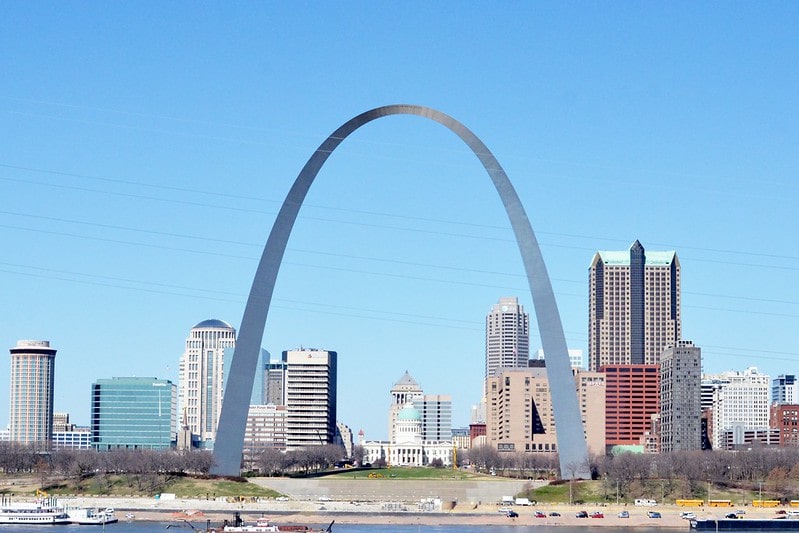 The Gateway Arch from east Saint Louis.