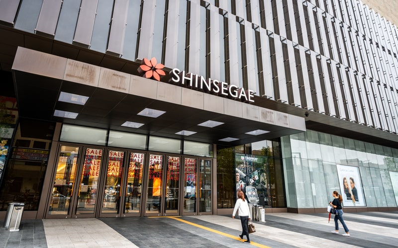  Shinsegae entrance a Korean department store 