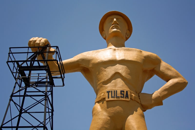 A hugh monument of the Golden driller, symbol of Tulsa, Oklahoma. Highest And Lowest Point In US States